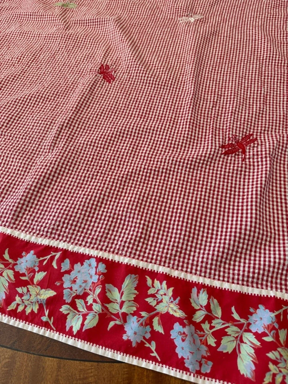 Vintage April Cornell Red Gingham Dragonfly Tablecloth Floral Hem & Four Napkins